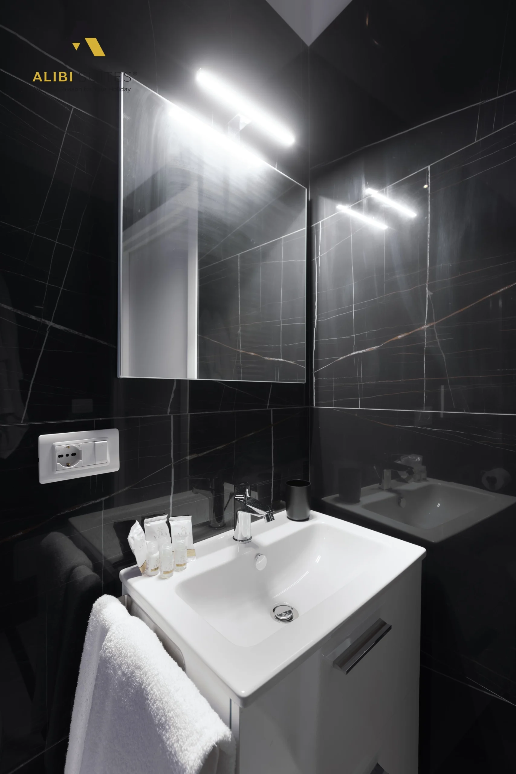alibi suites-136-HDR